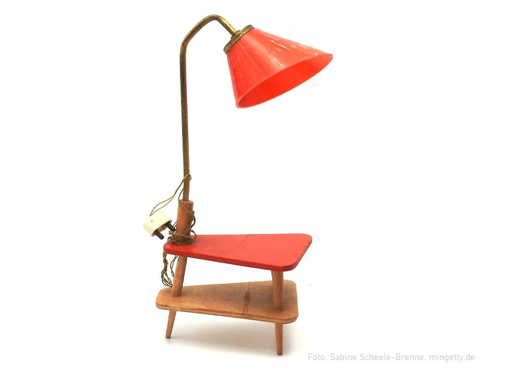 Rote TÃ¼tenlampe mit Tischchen