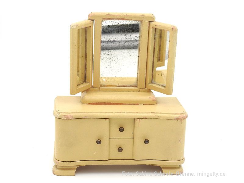 Frisierkommode mit Klappspiegeln