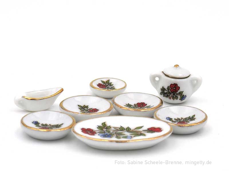 Porzellangeschirr mit Blumchen