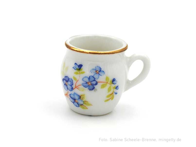 WeiÃŸer Krug mit Vergissmeinicht