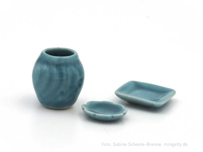 TÃ¼rkisfarbenes Set aus Vase und zwei Tellerchen