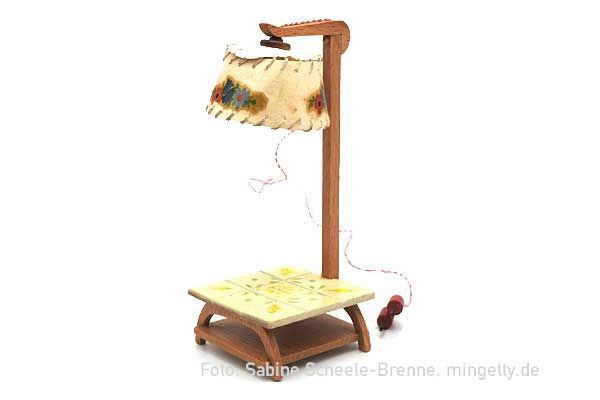 Stehlampe mit Keramiktisch