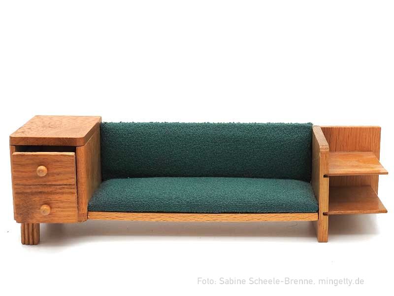 Sofa mit Regal- und Schrankseite