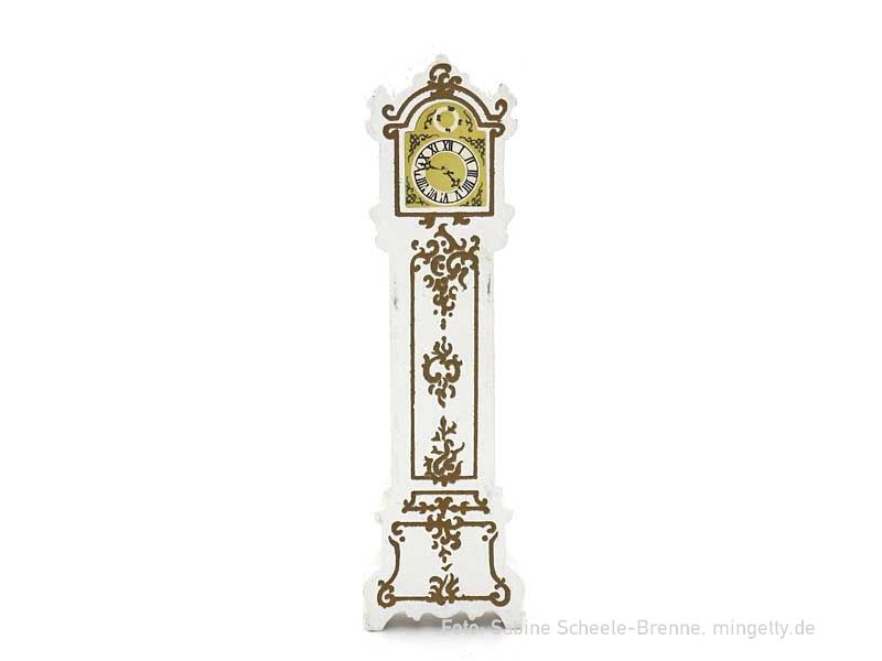 Standuhr mit Rokoko-Ornamenten
