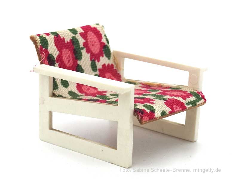 Sessel mit weiÃŸem Plastikseiten