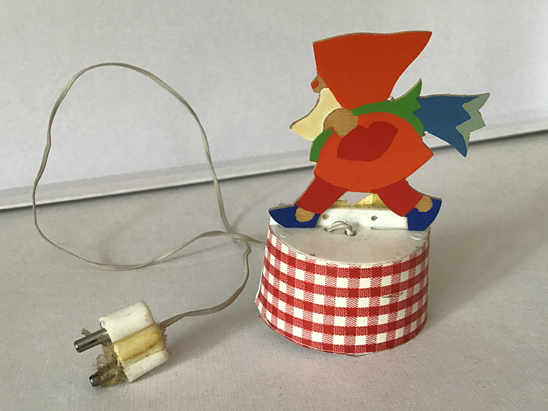 Wandlampe mit Zwerg